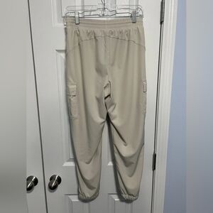 Old Navy Women's Cream Cargo Joggers